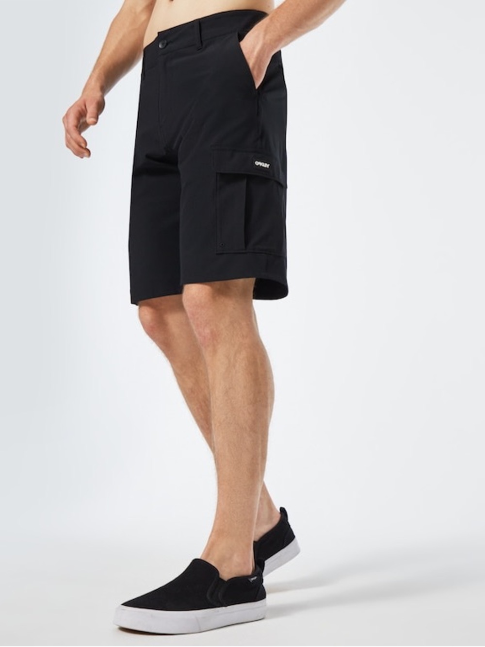 Oakley B1B Cargo Hybrid Short in Black